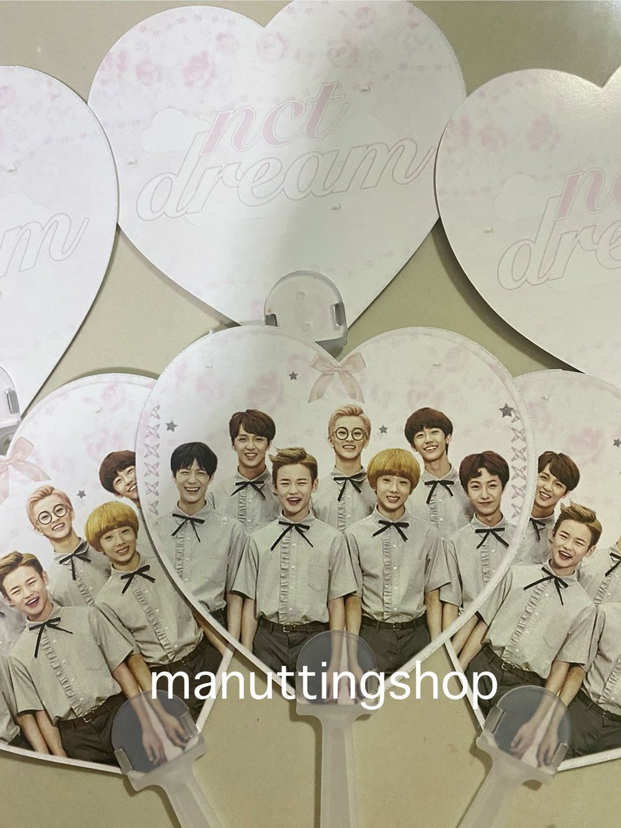 manuttingshop's tweet image. รับผลิตพัดของแจกหน้าคอน นัดรับได้ค่ะ

#DICE_THEMYSTICROLL
#NCTDREAM_THEDREAMSHOW4_BANGKOK #RIIZINGLOUD_IN_BANGKOK
#ตลาดนัดbus #ตลาดนัดgmmtv #รับทําgiveaway #รับทําของแจก #NONTEP03_สุรุ่ยสุร่ายCONCERT
#2HOUSES_SLEEPOVERPARTY
#PERSESRoadtoConcert
#GirlsCup #GirlsCupPresentedbyมาม่า