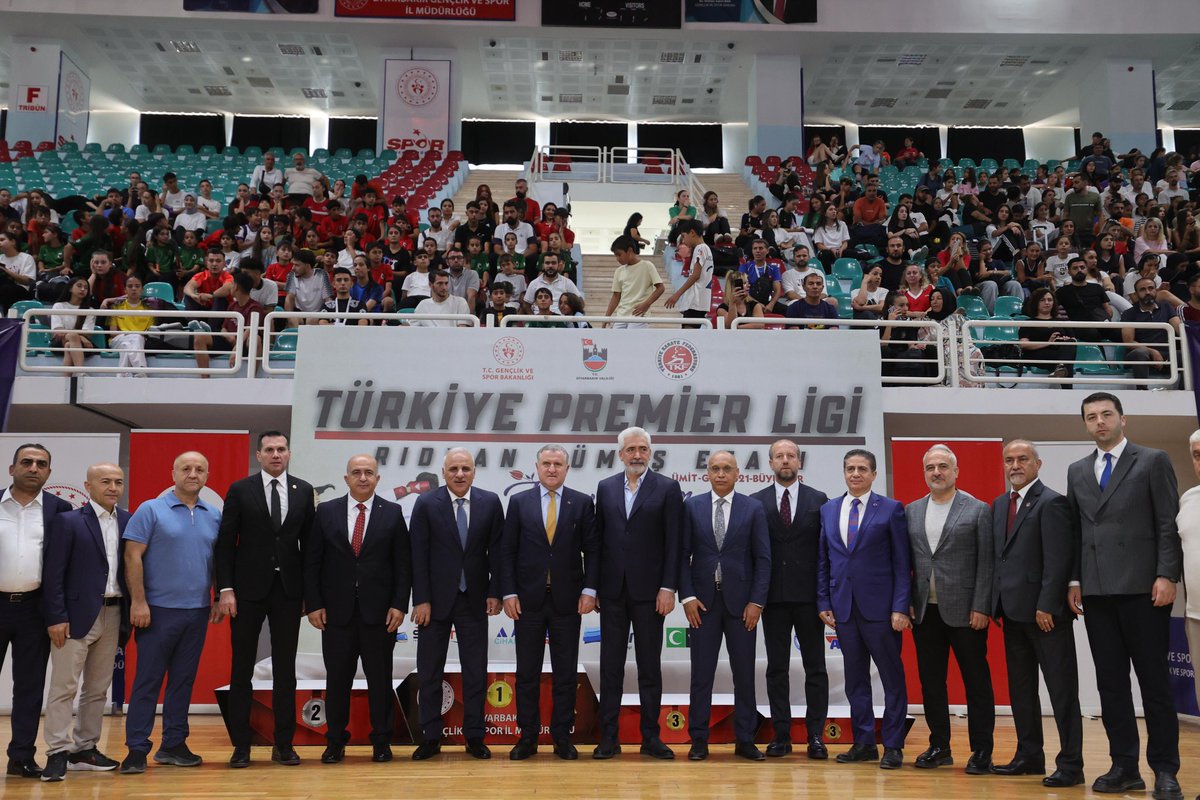Diyarbakır’da düzenlenen Türkiye Karate Premier Ligi Rıdvan Gümüş Etabı’nda ülkemizin dört bir yanından gelen sporcularımızla bir araya geldik.🥋

Genç sporcularımıza başarılar diliyorum. Her zaman yanınızdayız!🇹🇷