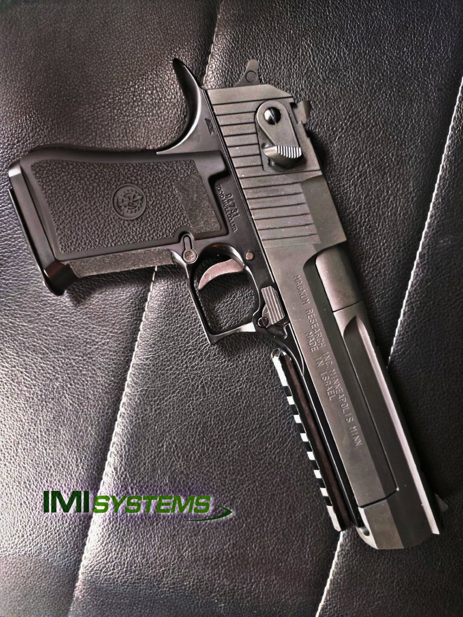 TM #デザートイーグル
数年ぶりに納屋から出してきました。
年取ってから小さい銃が好きになったと言いつつ、バカデカ銃もたまに手にして愛でたくなる。
入手当時に切って貼って取り付けたマウントレールが懐かしい。
#サバゲー
#サバゲーマーさんと繋がりたい