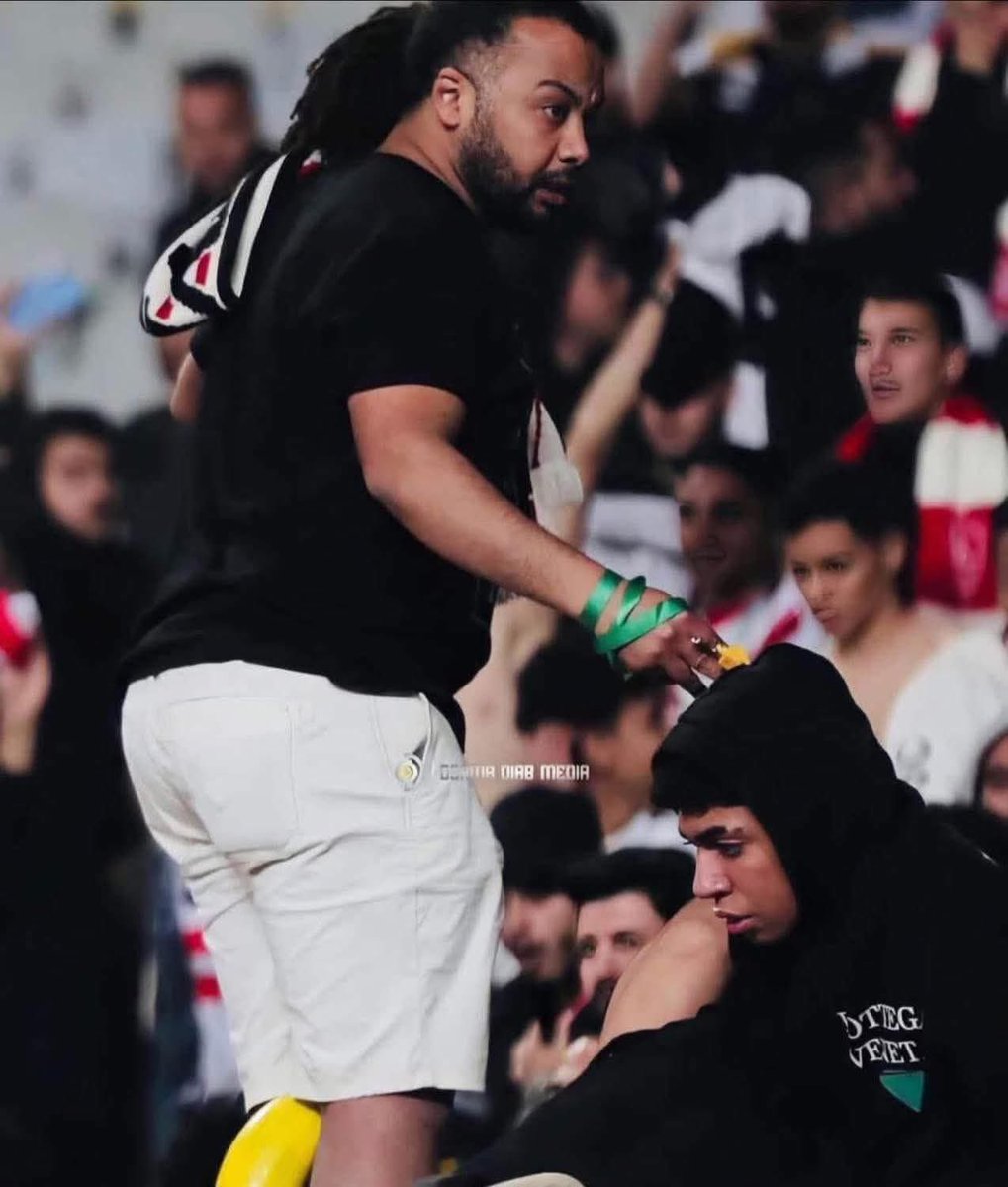 هاتوه!!
هو واللي زيه في أي مدرج ..ابيض أو أحمر