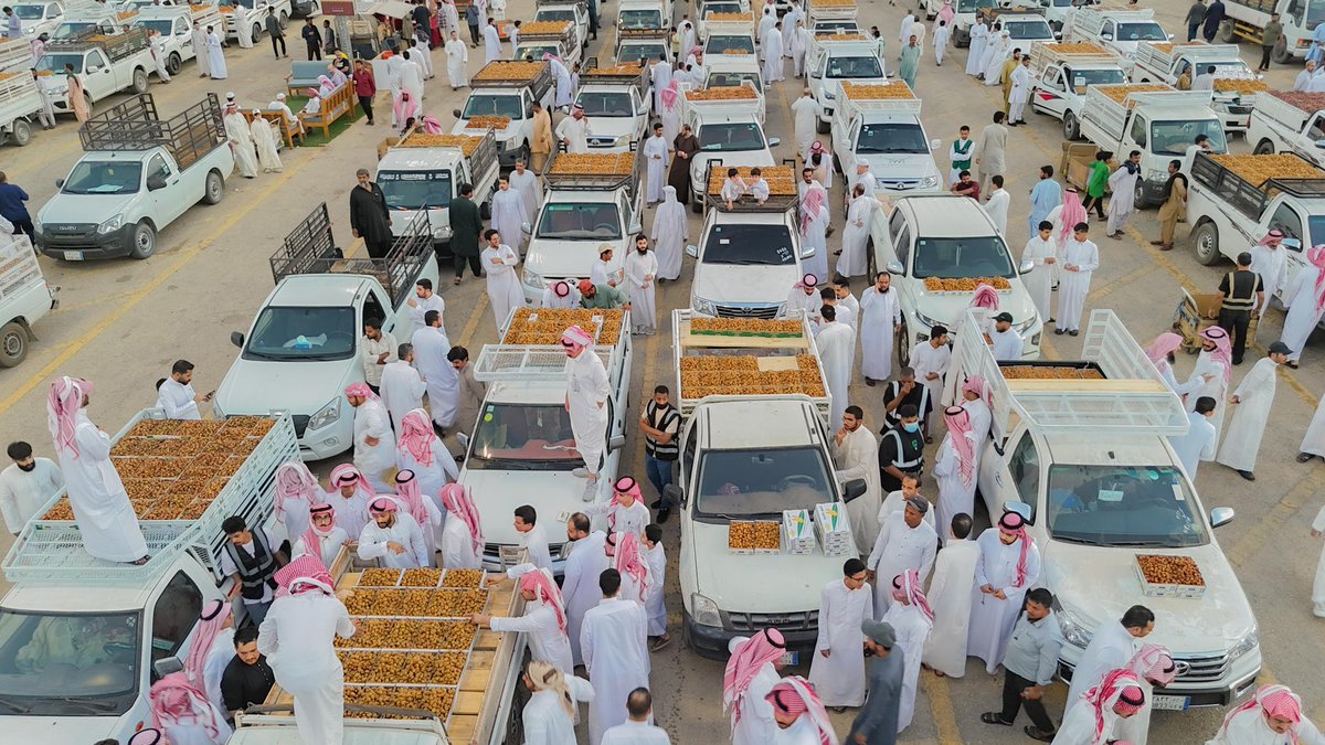 مسارات #شركة_السلوم_والغيث_لتسويق_التمور فجر اليوم. 

#كرنفال_بريدة_للتمور