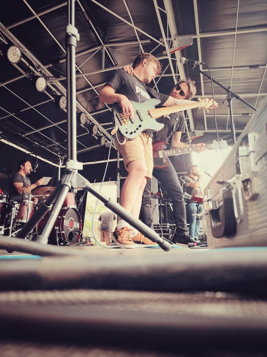 🥵💥FESTILAAAAAAACS💥🥵
Je crois que la dernière soirée de cette édition 2025 a été célébrée dans les règles de l'art !!
Vous avez fait trembler toute la Bretagne !!🔥

MERCI pour cet accueil de dingue et pour votre énergie !! 🫶

⬅️Swipe for more love

#festilacs #bretagne