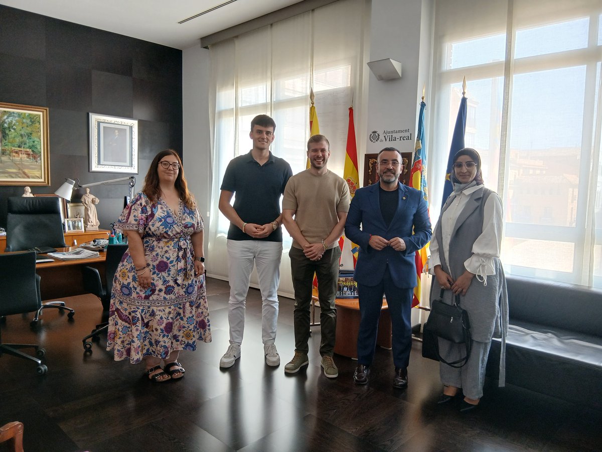 👋📅 Vila-real acomiada aquest agost els 3 joves del programa #EMPUJU.

🤝 L’alcalde José Benlloch i la regidora Ana Torres els han agraït la feina feta i els animen a seguir aprofitant oportunitats laborals municipals! 💼✨

vila-real.es/portal/p_20_co…