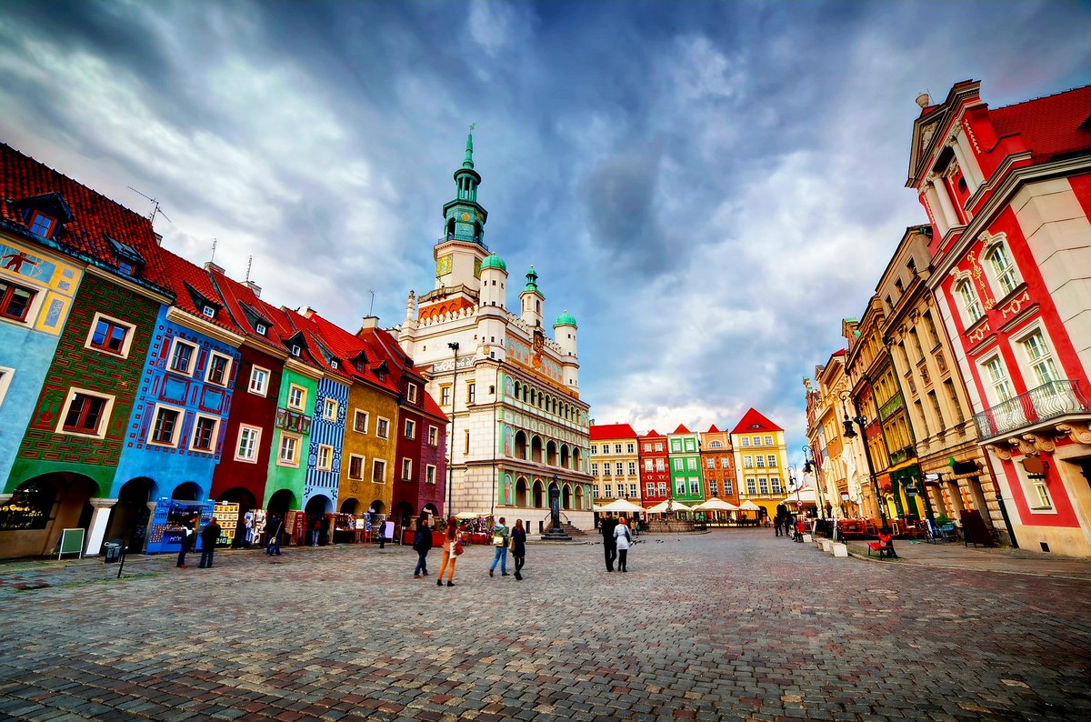 Firma cateringowa Smak Dzieciństwa w Poznaniu, otrzymała 330 tys. zł na „mobilną budkę z watą cukrową z pokazami baniek mydlanych”. 🤪
Mobilny punkt z watą cukrową kosztuje 7 tys. zł, pokazy baniek mydlanych - 100zł.
Cwane sępy rzuciły się po środki, które spłacać będą wszyscy.