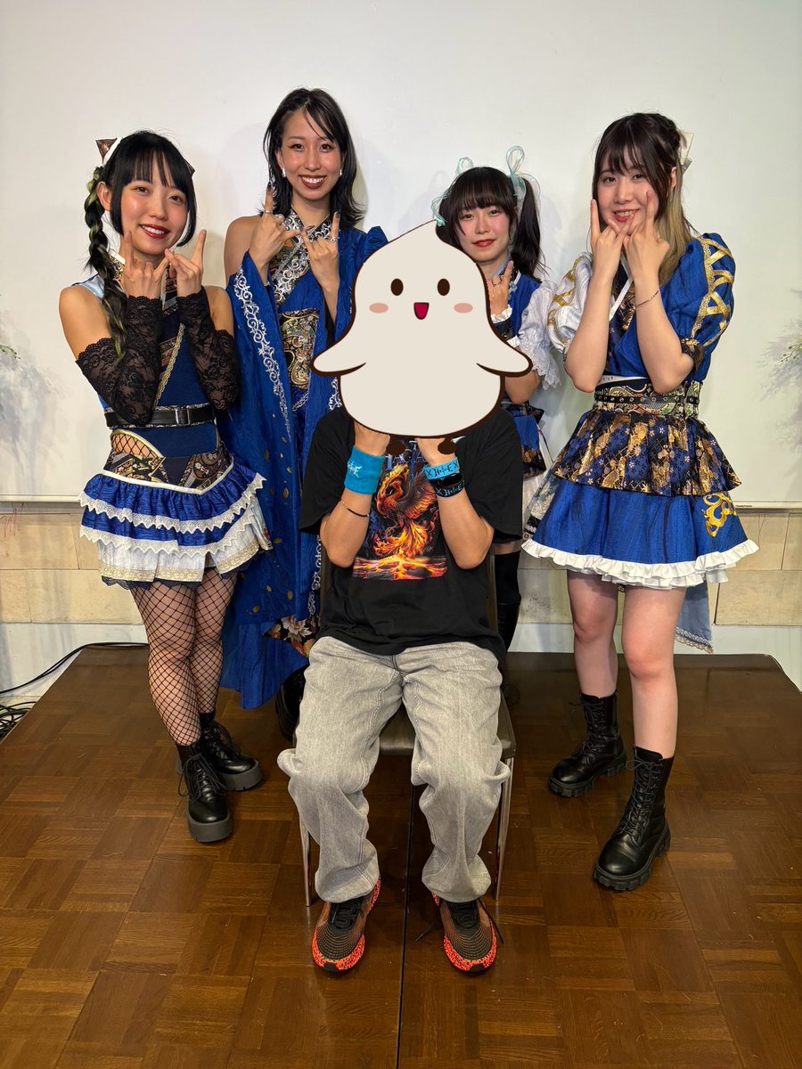 本日は昨日に続きHAGANEのFAN MEETING 〜夏休みに声出せ〜 に参戦⚔️
書けないほどの面白トーク満載で、唯一無二のガールズメタルバンドというものを感じさせてくれました🤣
凪希さんとも誕生日の話ができて、忘れられない最高の思い出になりました💫

#HAGANE 
#凪希
#Sakura
#Sayaka
#JUNNA