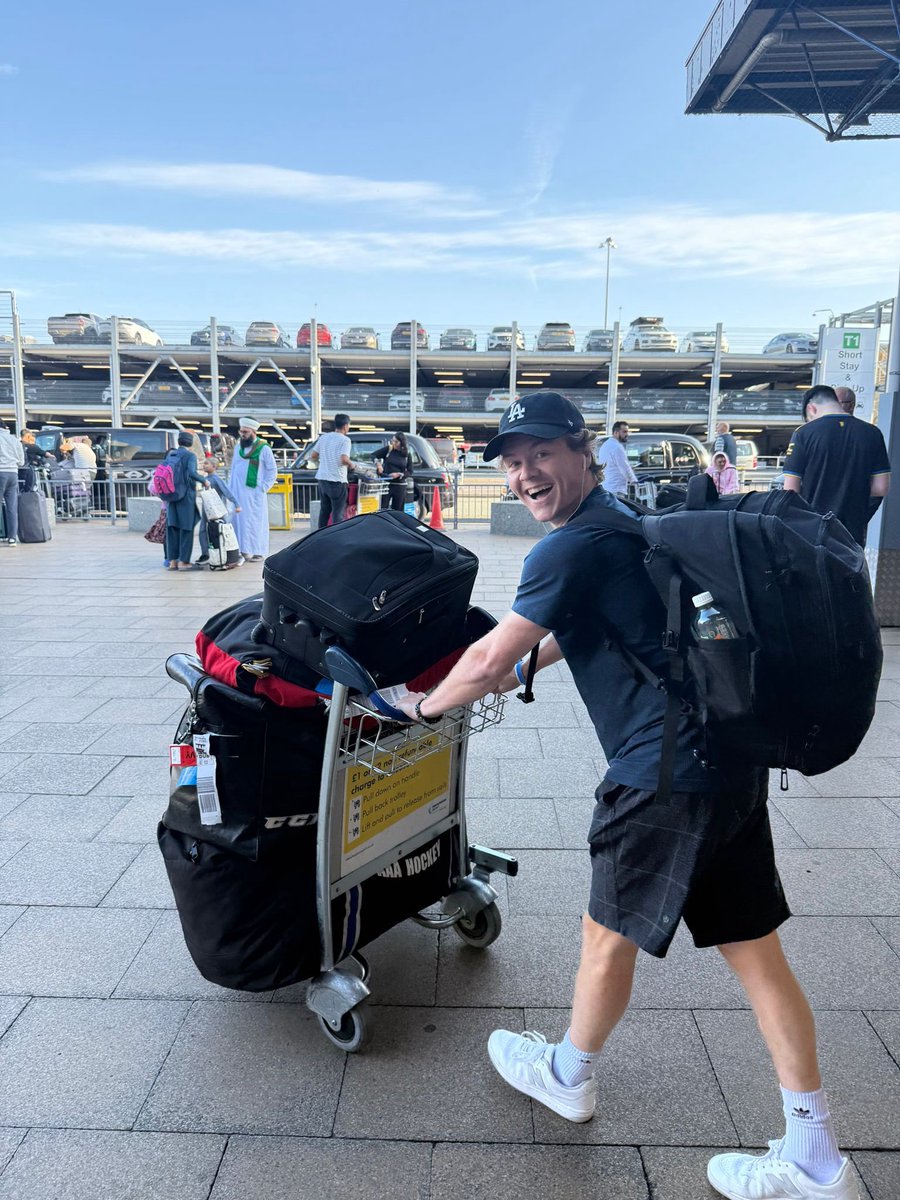 After a delayed and cancelled flight, Cromie has landed 🛬 🇺🇸 

#𝗕𝗲𝗠𝗼𝗿𝗲𝗗𝗿𝗮𝗴𝗼𝗻 | #𝗢𝗻𝗲𝗖𝗹𝘂𝗯𝗢𝗻𝗲𝗚𝗼𝗮𝗹