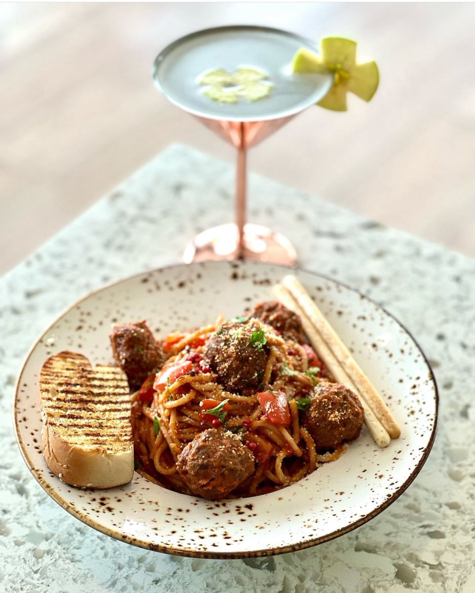 Spaghetti and meatballs: a match made in heaven 🍝 

Culinary Art.