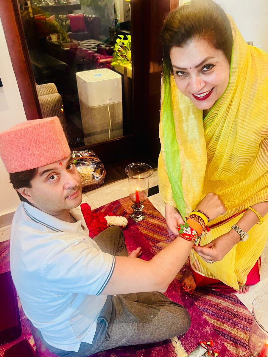 Jyotiraditya M. Scindia (@jm_scindia) on Twitter photo рдмрд╣рди рдХреЗ рд╕реНрдиреЗрд╣ рдФрд░ рд╡рд┐рд╢реНрд╡рд╛рд╕ рдХреА рдпрд╣ рдкрд╡рд┐рддреНрд░ рдореМрд▓реА, рдЬреАрд╡рдирднрд░ рд╕рдВрдмрд▓ рджреЗрддреА рд░рд╣реЗрдЧреАред
рдЖрдк рд╕рднреА рдХреЛ рд░рдХреНрд╖рд╛рдмрдВрдзрди рдХреЗ рдкрд╛рд╡рди рдЕрд╡рд╕рд░ рдкрд░ рд╣рд╛рд░реНрджрд┐рдХ рд╢реБрднрдХрд╛рдордирд╛рдПрдВред ЁЯЩП
#RakshaBandhan рдмрд╣рди рдХреЗ рд╕реНрдиреЗрд╣ рдФрд░ рд╡рд┐рд╢реНрд╡рд╛рд╕ рдХреА рдпрд╣ рдкрд╡рд┐рддреНрд░ рдореМрд▓реА, рдЬреАрд╡рдирднрд░ рд╕рдВрдмрд▓ рджреЗрддреА рд░рд╣реЗрдЧреАред
рдЖрдк рд╕рднреА рдХреЛ рд░рдХреНрд╖рд╛рдмрдВрдзрди рдХреЗ рдкрд╛рд╡рди рдЕрд╡рд╕рд░ рдкрд░ рд╣рд╛рд░реНрджрд┐рдХ рд╢реБрднрдХрд╛рдордирд╛рдПрдВред ЁЯЩП
#RakshaBandhan