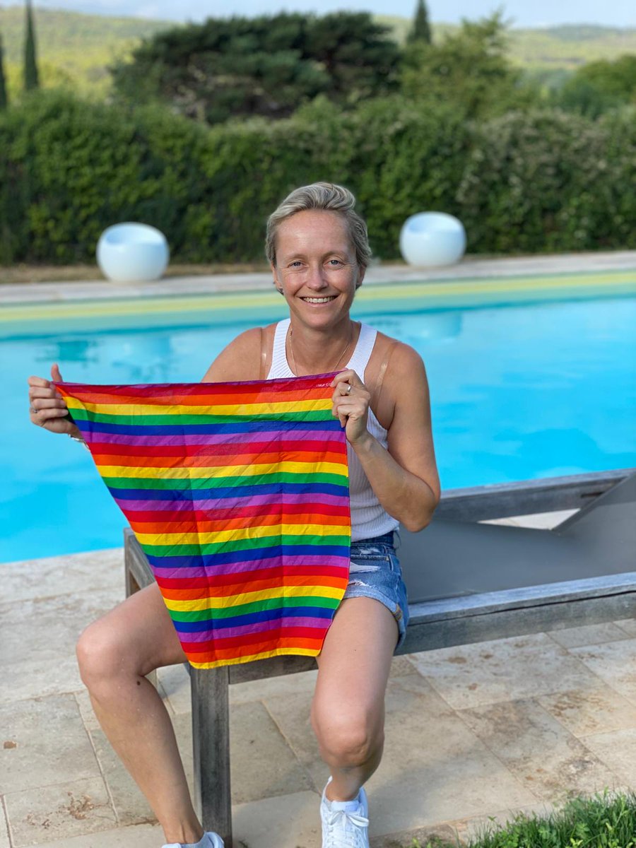 Annick De Ridder (@annickderidder) on Twitter photo Ik kan er zelf dit jaar helaas niet bij zijn, maar wens al mijn vrienden een happy <a href="/AntwerpPride/">ANTWERP PRIDE</a> toe!!
In de vrijheid om zichzelf te zijn, zonder oordeel of angst. Omdat liefde, respect & gelijkheid voor iedereen gelden. 🏳️🌈
#antwerppride #liefdeisliefde Ik kan er zelf dit jaar helaas niet bij zijn, maar wens al mijn vrienden een happy <a href="/AntwerpPride/">ANTWERP PRIDE</a> toe!!
In de vrijheid om zichzelf te zijn, zonder oordeel of angst. Omdat liefde, respect & gelijkheid voor iedereen gelden. 🏳️🌈
#antwerppride #liefdeisliefde