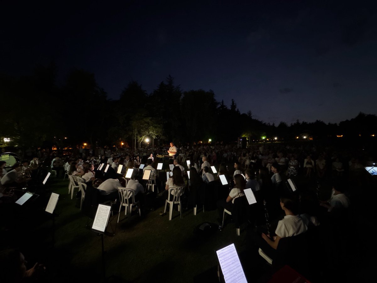 ¡Buenos días! Nuestra compañera Lucía Caballero está realizando su Trabajo Fin de Grado sobre la Banda Municipal de Música de Soria.
Ayúdale respondiendo una pequeña encuesta.
☺️ Gracias!!

es.surveymonkey.com/r/HVXRC6K