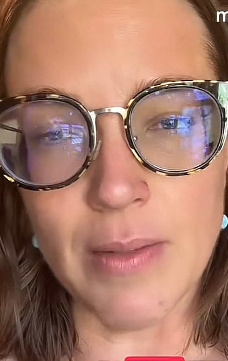 The Woman on left made atleast 10 part series on TikTok’ on how she’s in love with her Psychiatrist (on the left - yes Pakistani) &amp; obsessed with him.

He didn’t flirt
Didn’t cross boundaries
Maintained professionalism
Opted further sessions done on Zoom not in person
Ego hurt 🥲