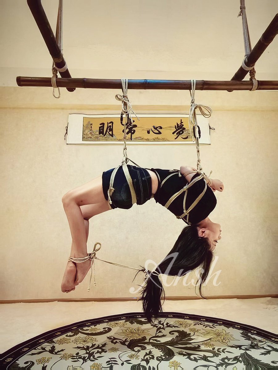 吊！缚！爽！
📍觉·studio
🪢 <a href="/liliane_reid/">不知（觉·Studio</a>