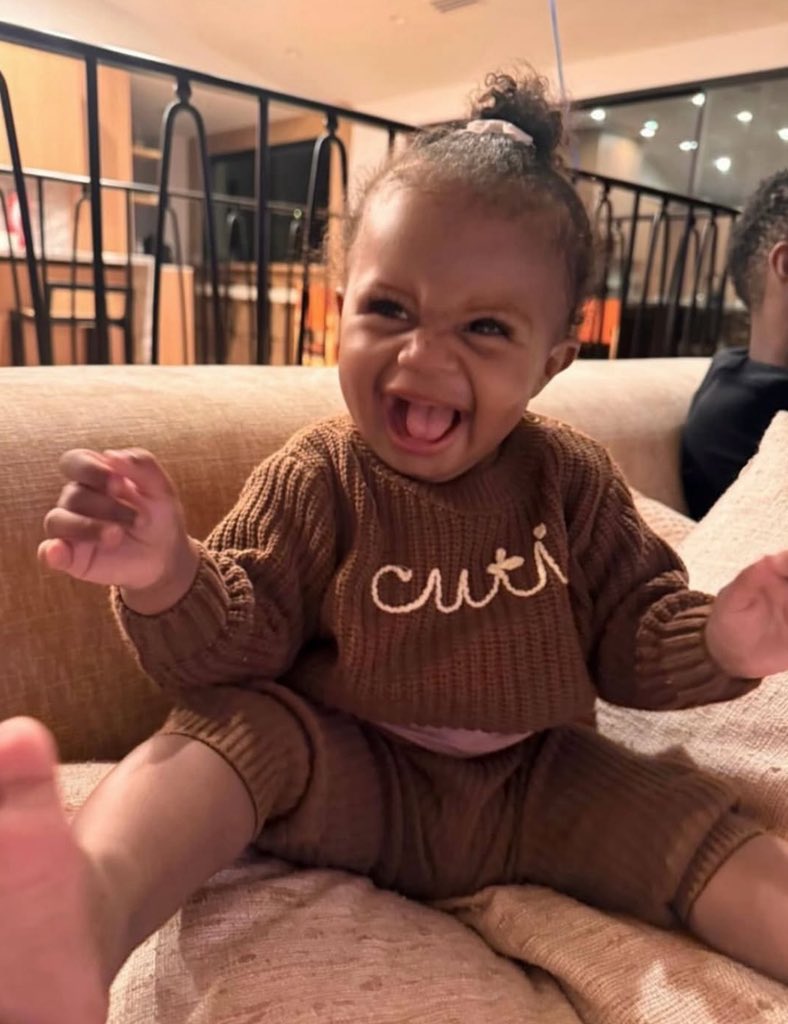 Wizkid’s daughter just realized her dad is the biggest artiste in Africa.😂❤️🦅