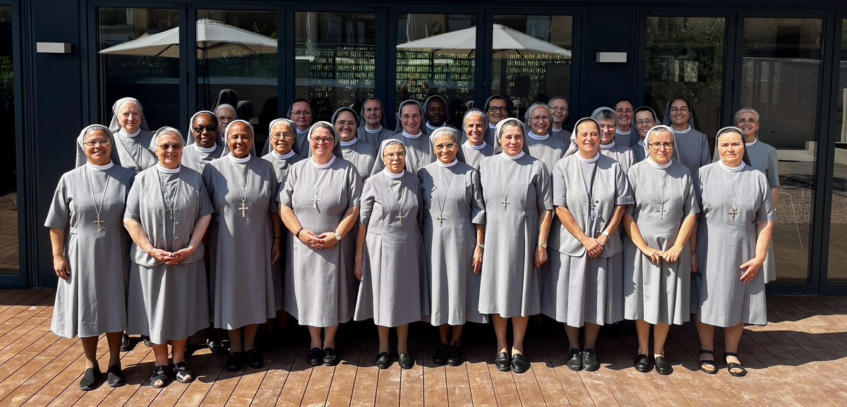 Arranca el XXIII Capítulo General en Aiguafreda: un día de escucha, comunión y esperanza. Abrimos el corazón al Espíritu para revitalizar nuestra consagración, misión y fraternidad. ¡Tiempo de soñar y caminar juntas! #XXIIICapítuloGeneral #MisionerasdeEsperanza