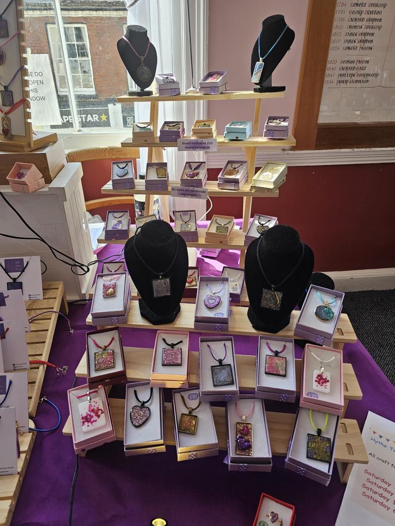 AdrienneBean9's tweet photo. Hythe town Hall 9th Aug 25.
All set up and waiting for customers. https://t.co/T2FpqOOvAt