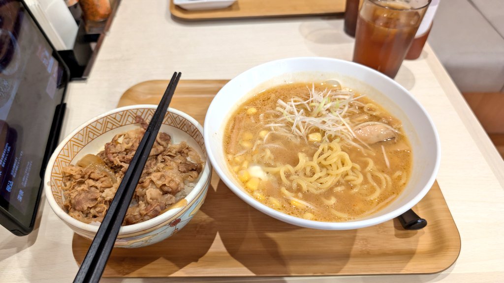 すき家の味噌ラーメン牛丼セット
かゆウマでした
