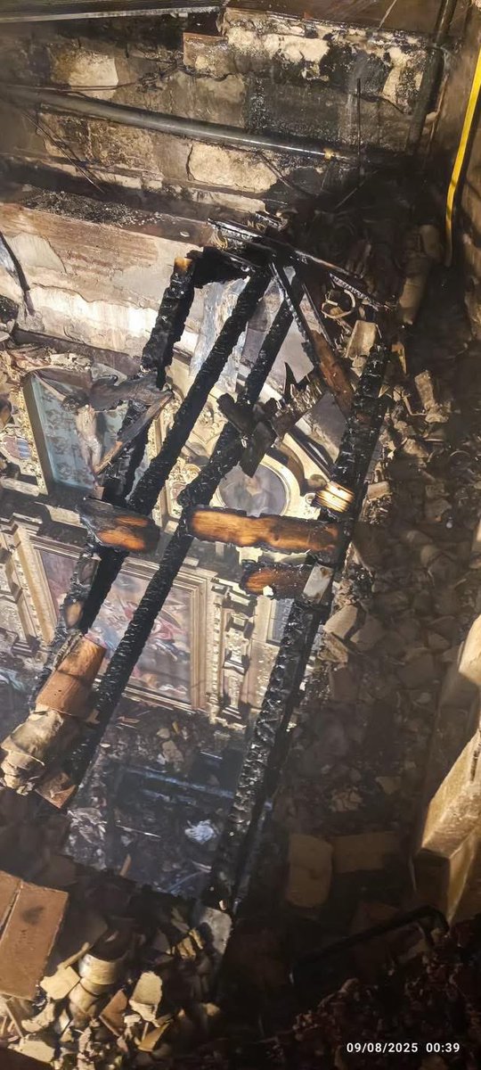 …y el pensamiento en la restauración, esperando que nuestro principal monumento dure mil años más.

Gracias a todos por vuestras menciones y felicitaciones.
Nuestro trabajo es nuestra pasión.