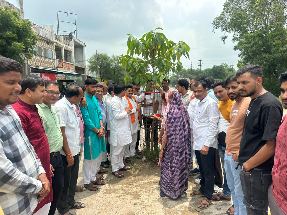 रक्षाबंधन के पावन पर्व पर पोलायकला में पेड़ों को रक्षा सूत्र बांधकर पर्यावरण और प्रकृति के प्रति प्रेम और सम्मान व्यक्त किया। आइए, हम भी पेड़ों की रक्षा का संकल्प लें। 

#रक्षाबंधन #पर्यावरणप्रेम #वृक्षारोपण #प्रकृतिप्रेम