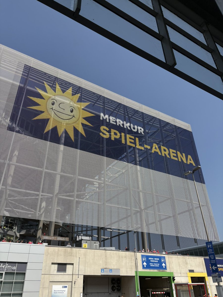 hab jetzt geparkt aber kann das stadion nicht finden?