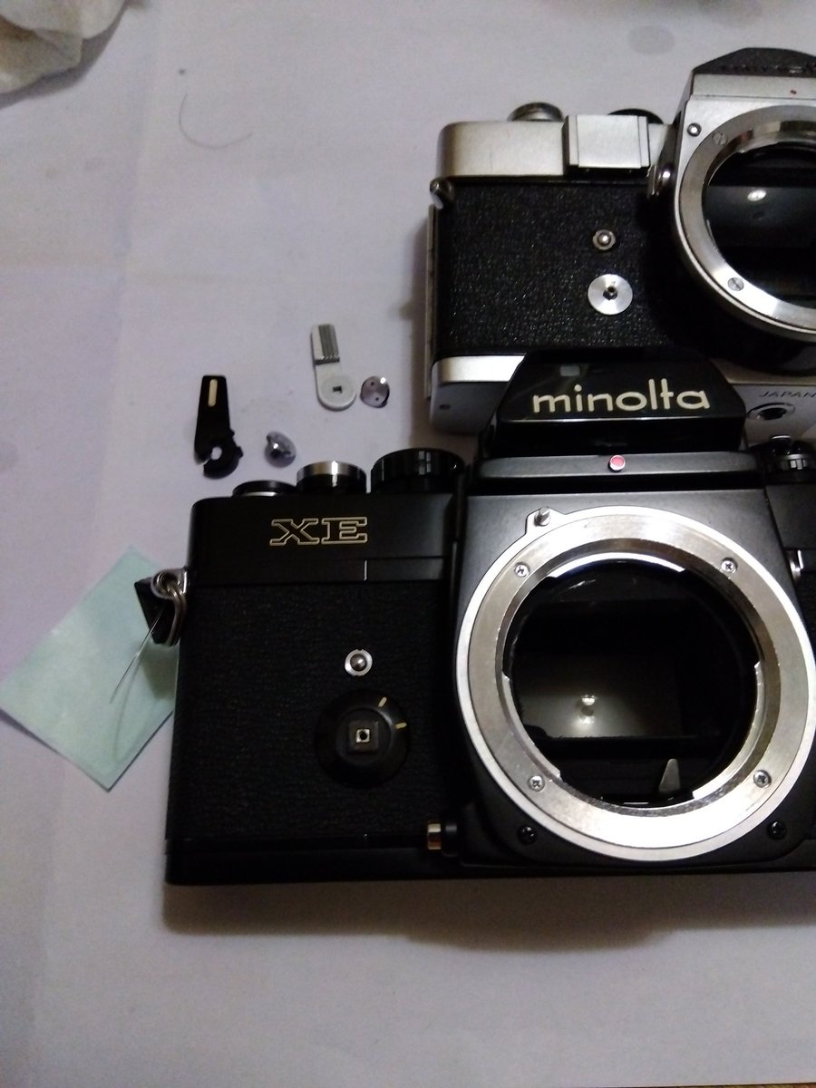 先週ジャンクで購入したミノルタXE、、、タイマーノブが割れたて為、部品取り用SR-1から移植、、
中々カッコいいじゃん！！！自己満の世界、、www 📸 
#ジャンクカメラ #ミノルタ 
#フィルムカメラ #カメラ好きと繋がりたい