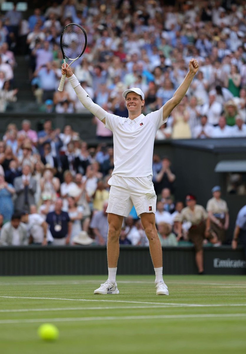goldenheartvhes's tweet image. sometimes i’m sad then i remember jannik sinner became a wimbledon champion and suddenly i’m happy again 🤍