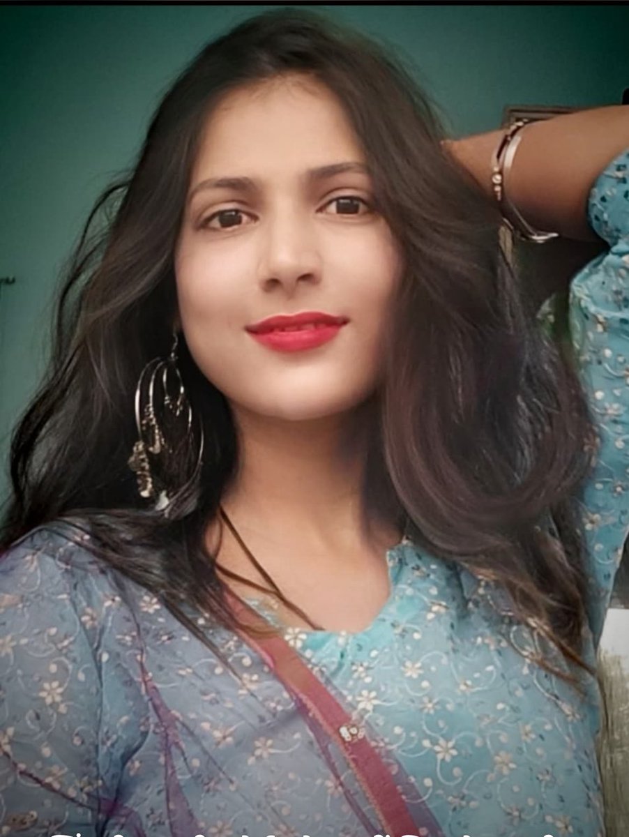 Karishma Aziz (@karishmaaziz_) on Twitter photo рд▓реЛрдЧ рдЬрд┐рд╕ рд╣рд╛рд▓ рдореЗрдВ рдорд░рдиреЗ рдХреА рджреБрдЖ рдХрд░рддреЗ рд╣реИрдВ,
рдореИрдВ рдиреЗ рдЙрд╕ рд╣рд╛рд▓ рдореЗрдВ рдЬреАрдиреЗ рдХреА рдХрд╝рд╕рдо рдЦрд╛рдИ рд╣реИред
рдЬрд╝рдЦрд╝реНрдо рд╕реАрдиреЗ рдХреЗ рд╣реЛрдВ рдпрд╛ рдЖрдБрд╕реВ рд╣реЛрдВ рдЖрдБрдЦреЛрдВ рдореЗрдВ,
рдореИрдВ рдиреЗ рдЗрдирдХреЛ рд╣реА рд╕рдЬрд╛рдиреЗ рдХреА рдХрд╝рд╕рдо рдЦрд╛рдИ рд╣реИред
рд░рд╛рдд рдХрд┐рддрдиреА рднреА рдЕрдБрдзреЗрд░реА рд╣реЛ, рд╕рдлрд╝рд░ рд░реБрдХрдирд╛ рдирд╣реАрдВ,
рдореИрдВ рдиреЗ рд╣рд░ рд╕реБрдмрд╣ рдХреЛ рдкрд╛рдиреЗ рдХреА рдХрд╝рд╕рдо рдЦрд╛рдИ рд╣реИред
#KarishmaAziz #RakshaBandhan рд▓реЛрдЧ рдЬрд┐рд╕ рд╣рд╛рд▓ рдореЗрдВ рдорд░рдиреЗ рдХреА рджреБрдЖ рдХрд░рддреЗ рд╣реИрдВ,
рдореИрдВ рдиреЗ рдЙрд╕ рд╣рд╛рд▓ рдореЗрдВ рдЬреАрдиреЗ рдХреА рдХрд╝рд╕рдо рдЦрд╛рдИ рд╣реИред
рдЬрд╝рдЦрд╝реНрдо рд╕реАрдиреЗ рдХреЗ рд╣реЛрдВ рдпрд╛ рдЖрдБрд╕реВ рд╣реЛрдВ рдЖрдБрдЦреЛрдВ рдореЗрдВ,
рдореИрдВ рдиреЗ рдЗрдирдХреЛ рд╣реА рд╕рдЬрд╛рдиреЗ рдХреА рдХрд╝рд╕рдо рдЦрд╛рдИ рд╣реИред
рд░рд╛рдд рдХрд┐рддрдиреА рднреА рдЕрдБрдзреЗрд░реА рд╣реЛ, рд╕рдлрд╝рд░ рд░реБрдХрдирд╛ рдирд╣реАрдВ,
рдореИрдВ рдиреЗ рд╣рд░ рд╕реБрдмрд╣ рдХреЛ рдкрд╛рдиреЗ рдХреА рдХрд╝рд╕рдо рдЦрд╛рдИ рд╣реИред
#KarishmaAziz #RakshaBandhan