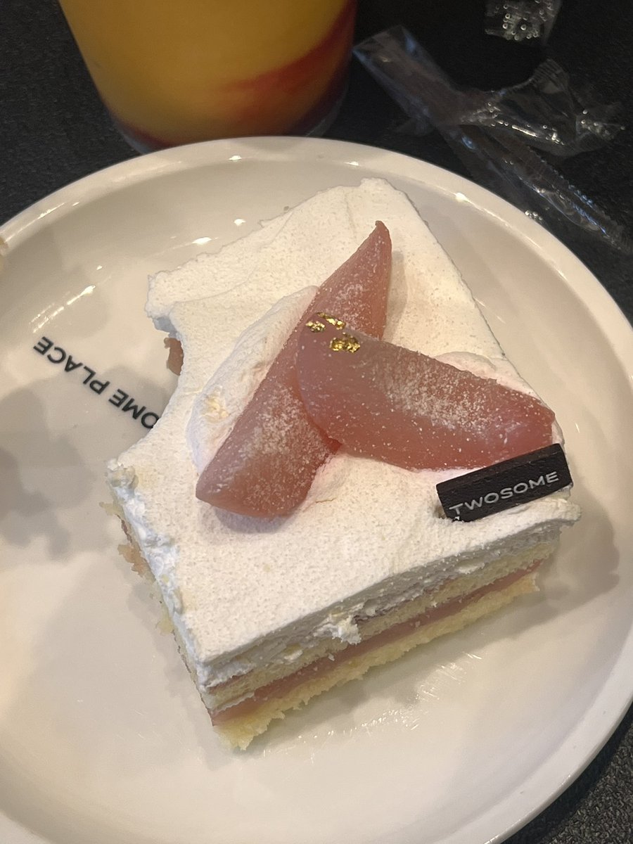 오랜만에 화장 하고 오늘도 케이크먹으러옴ㅋ