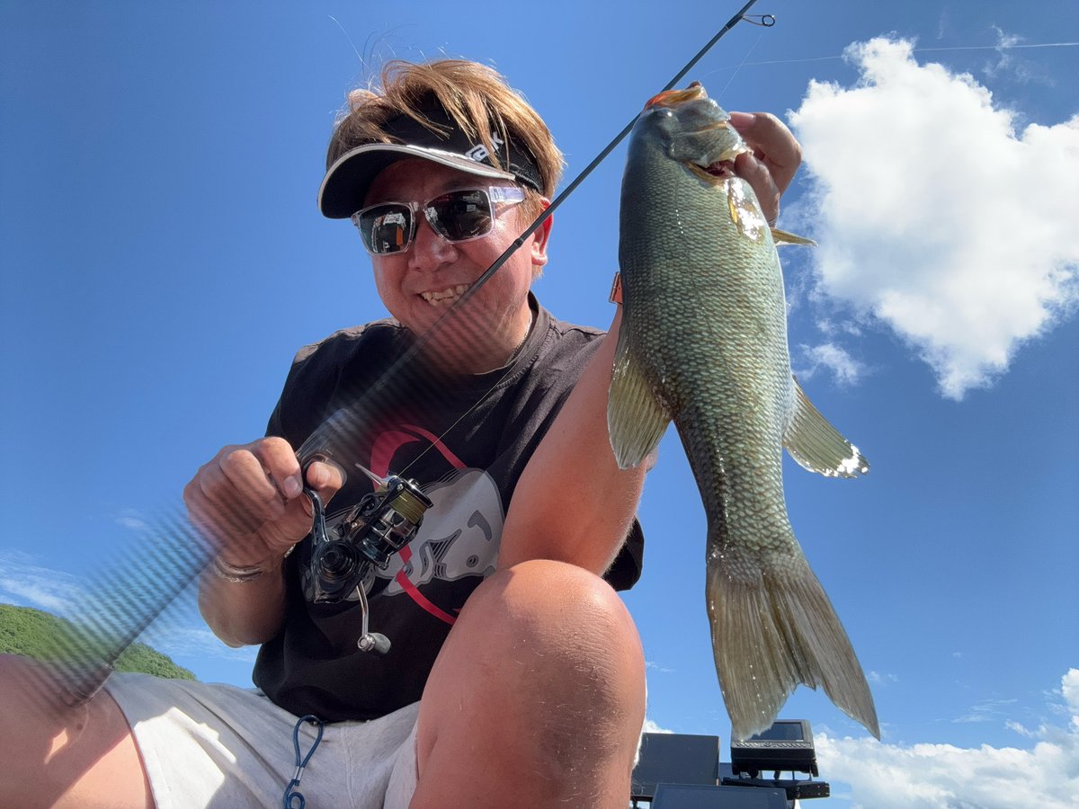 Yasu_ChampionGO's tweet image. 夏休み桧原湖プリプラクティススタート😊。開始2投目からエクスライダーシュリンプJr.にヒット‼️。からの〜、昨夜完成したオリジナルプロトルアーでも速攻でヒット。プロトロッドも良い感じ。今日はのんびり出船しましたが、楽しくプラクティスできました♪
#tailwalk #BaitBreath