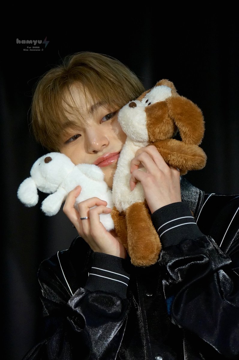 gccat__'s tweet photo. 250809

🐶😺🐶

#도하 #DOHA #김준우 #KIMJOONWOO #キムジュヌ https://t.co/tbLJs3Of1Z