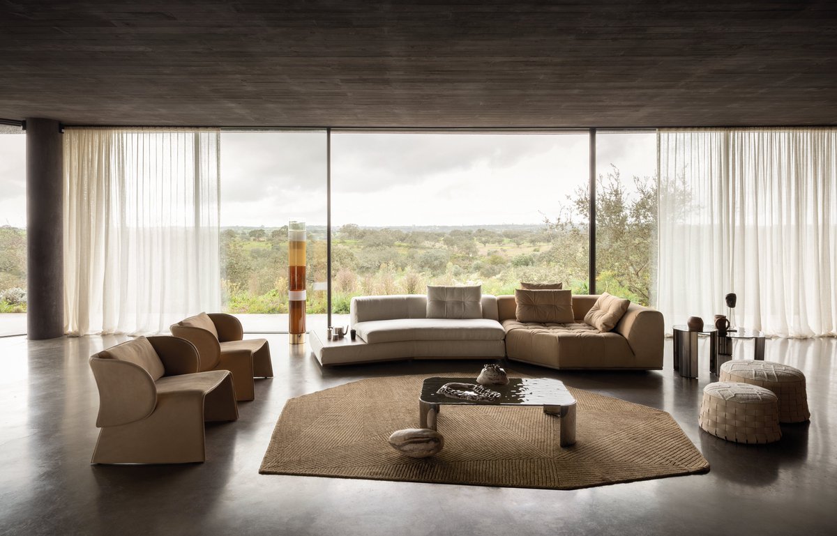 MpiumSrl's tweet image. Montgomery by Cierre1972 , disegnato da Stefano e Ganmaria Conficconi, con le sue linee basse e raffinate e la sua modularità, si inserisce con naturalezza  in ambienti diversi, mantenendo sempre un’equilibrata armonia estetica. #divani #sofa #couch 
mpiumsrl.com/divano-montgom…