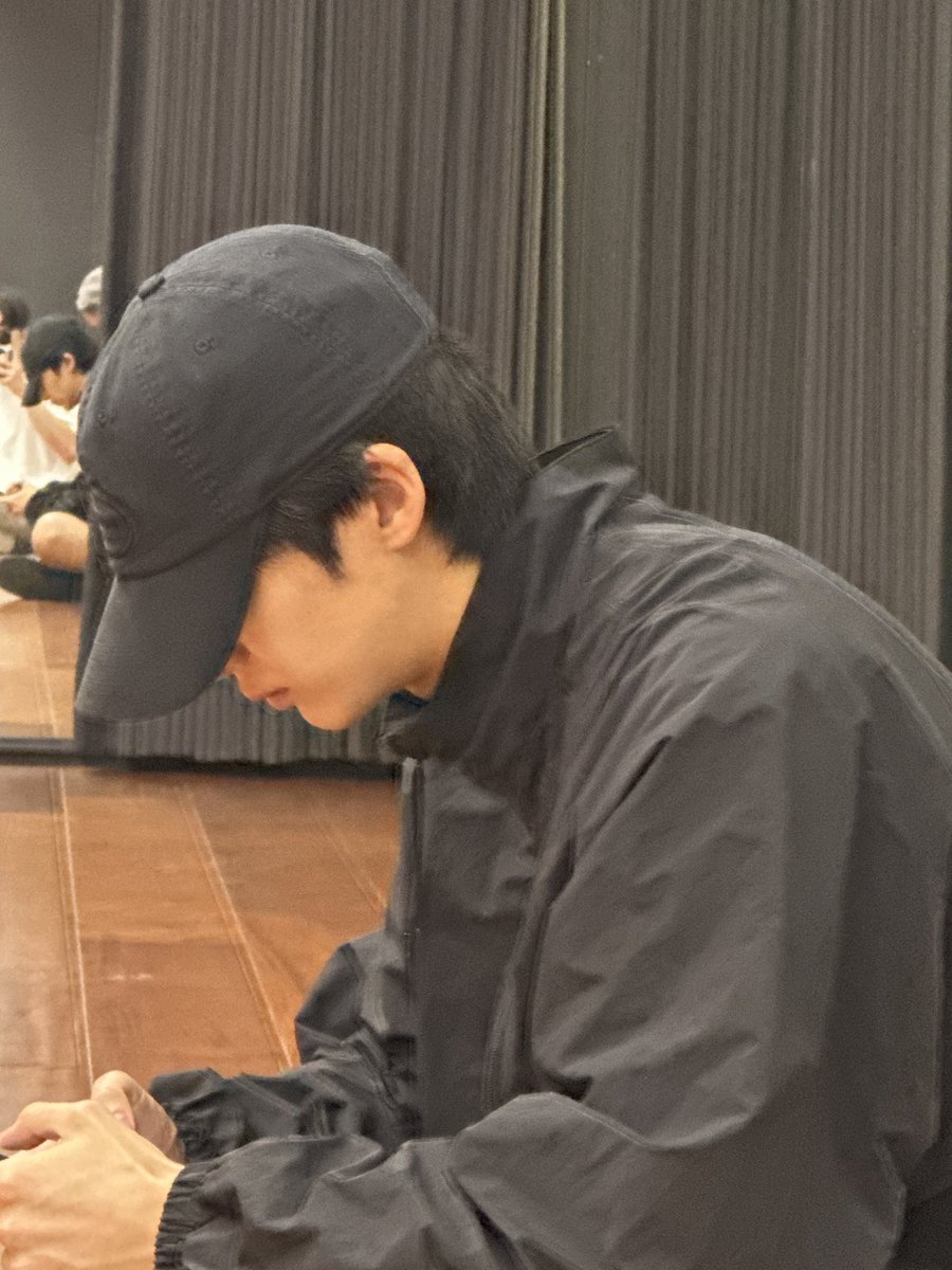 Kihyun post Hyungwon photo on berriz #형원