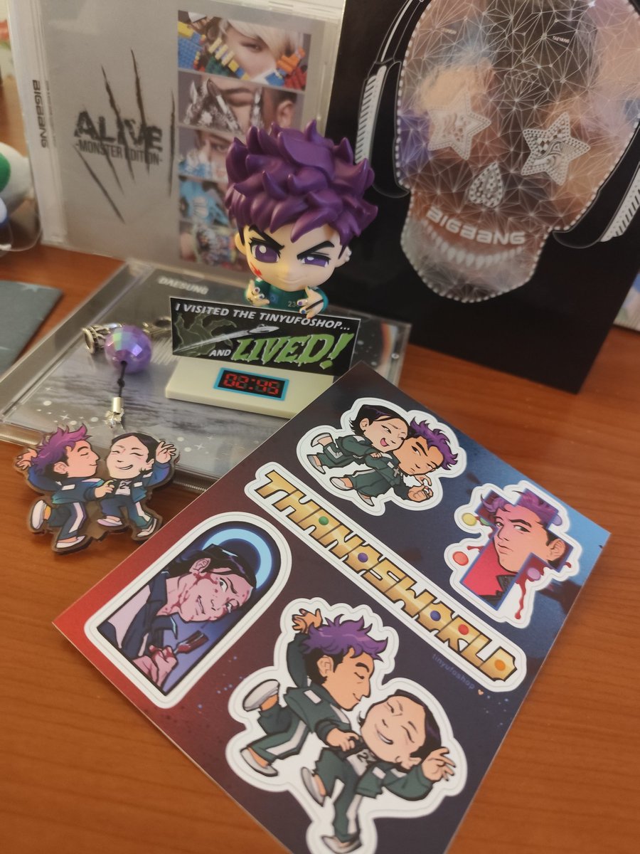 vanryo_'s tweet image. My order from @tinyufoboss  is here. So beautiful 😭 #thangyu #thanos230 #namgyu124 #namsu