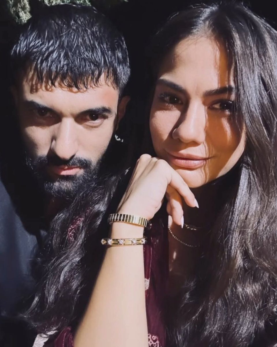 Sabrina71921735's tweet photo. Completamente rapita ed affascinata da questa serie e da loro #DemetÖzdemir   #EnginAkyürek 
RIDATECI #IoSonoFarah #adimfarah https://t.co/s5wJrMMzsj