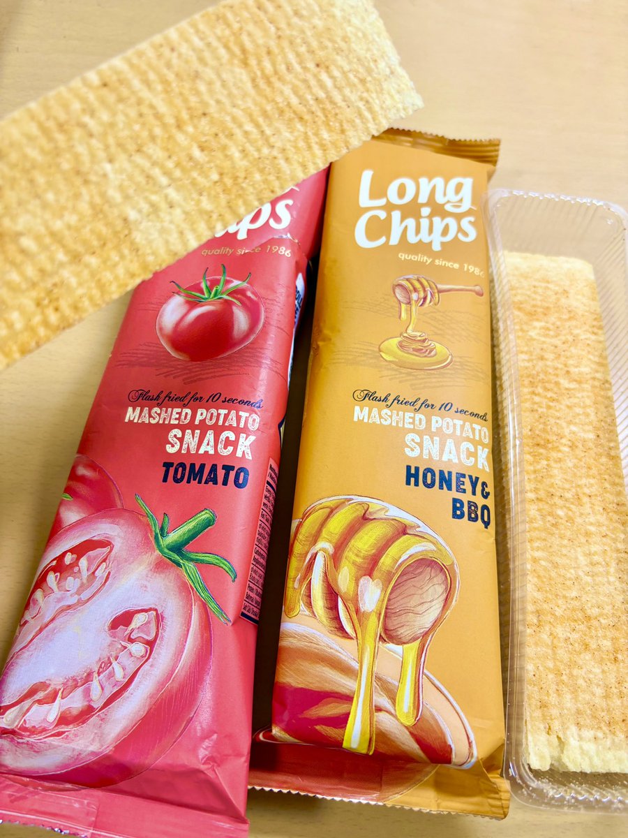 Es nopirku Latvijas Long Chips Japānā!!
Es ēdu tomātu garšu un medus BBQ garšu.
Šī ir pirmā reize,kad redzu kvadrātveida kartupeļu biezeņa uzkodu.
Šis ir kraukšķīgas un ļoti garšīgas.
Es vēlos to ēst vēlreiz!
Kāda ir tava mīļākā garša?