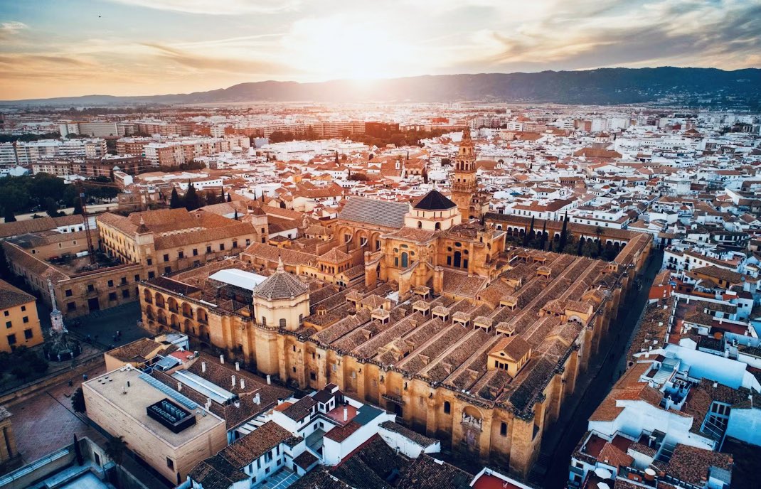 uniondecordoba's tweet photo. 📢 COMUNICADO OFICIAL | Desde la Unión de Bandas de Música Procesional de Córdoba mostramos nuestra más profunda consternación por el incendio acaecido en la Santa Iglesia Catedral de Córdoba. https://t.co/65sTrZQYv8