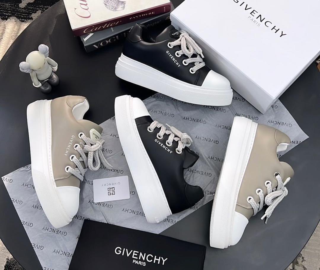 Price:-25,000

Size: 42-46✅

FULLY BOXED📦

📍 Lagos// Nationwide Delivery 🚚