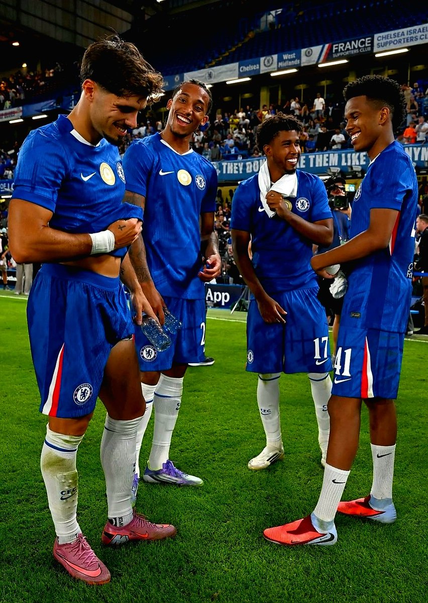 This is literally Chelsea fans right now, going off the weekend with smile and laughter. 🤩