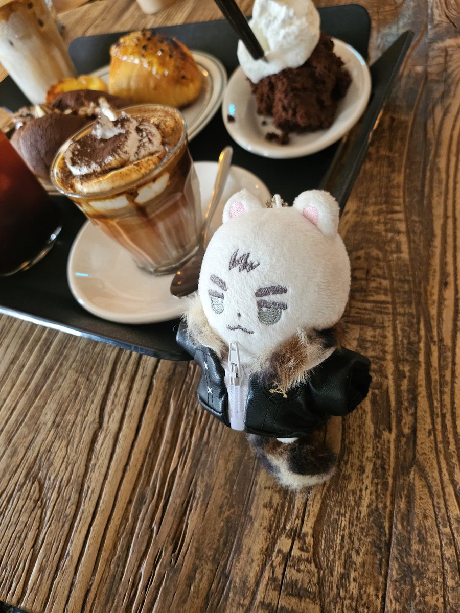 레버리 tweet media