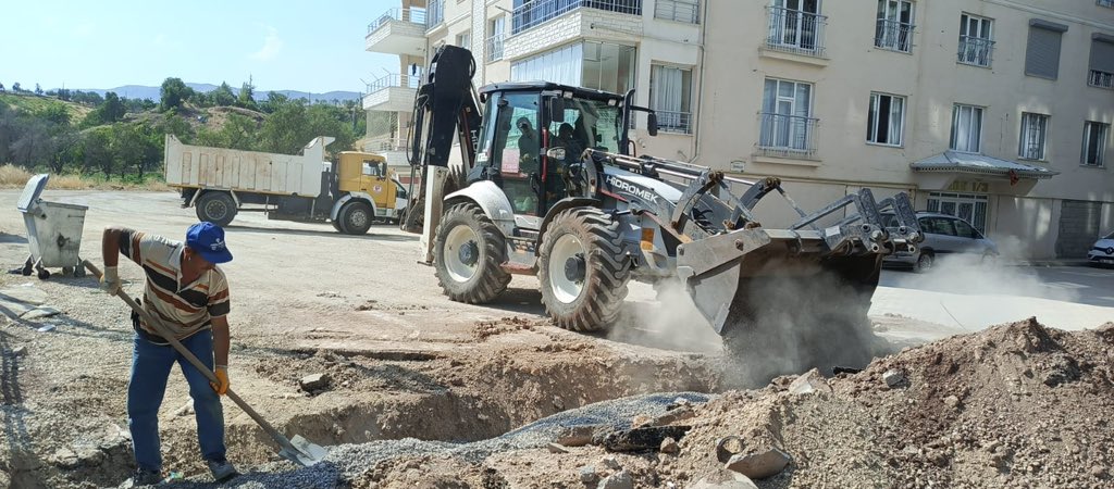 📍 Alt Yapı Çalışmaları 

İlçemizin geleceği için altyapı yapım çalışmalarımız aralıksız devam ediyor. Daha modern, dayanıklı ve kesintisiz hizmet sunan bir altyapı için ekiplerimiz özveriyle çalışıyor.