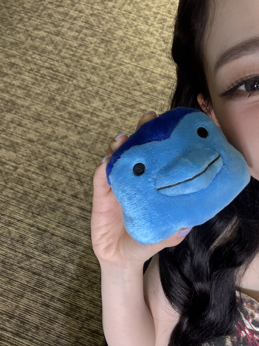 💙💭 250809
[7:09pm KST / JST]

+pic

“I picked it”

“Hehehe”