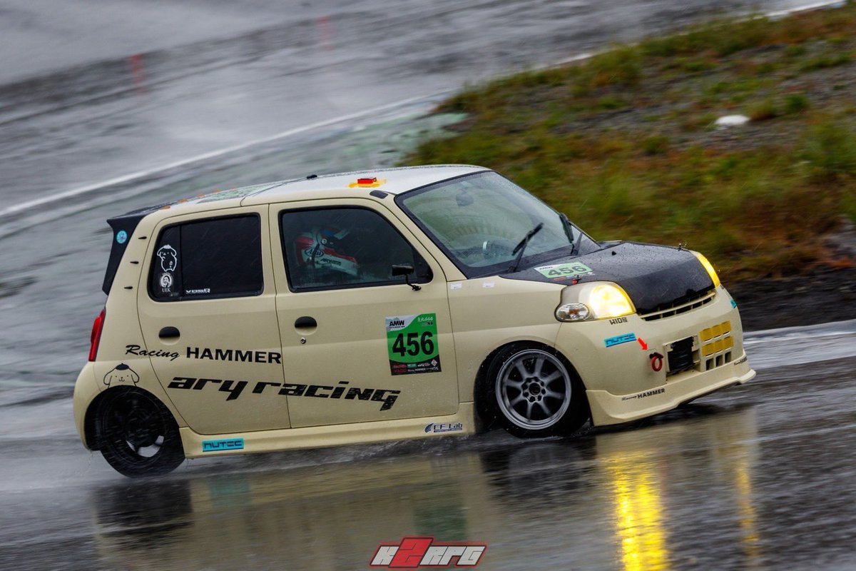 《エッセ祭エントリー車両》

ユーザー: <a href="/bakusou_hosodaR/">細田</a> 

車名: ARY RACING細田号

ホームコース: スポーツランドSUGO

PR: 東北660選手権2クラス車両+クロスミッションのお手軽1クラス仕様です。2023年にはチャンピオンも獲得してます。2年放置しちゃったので頑張ってメンテして持っていきます