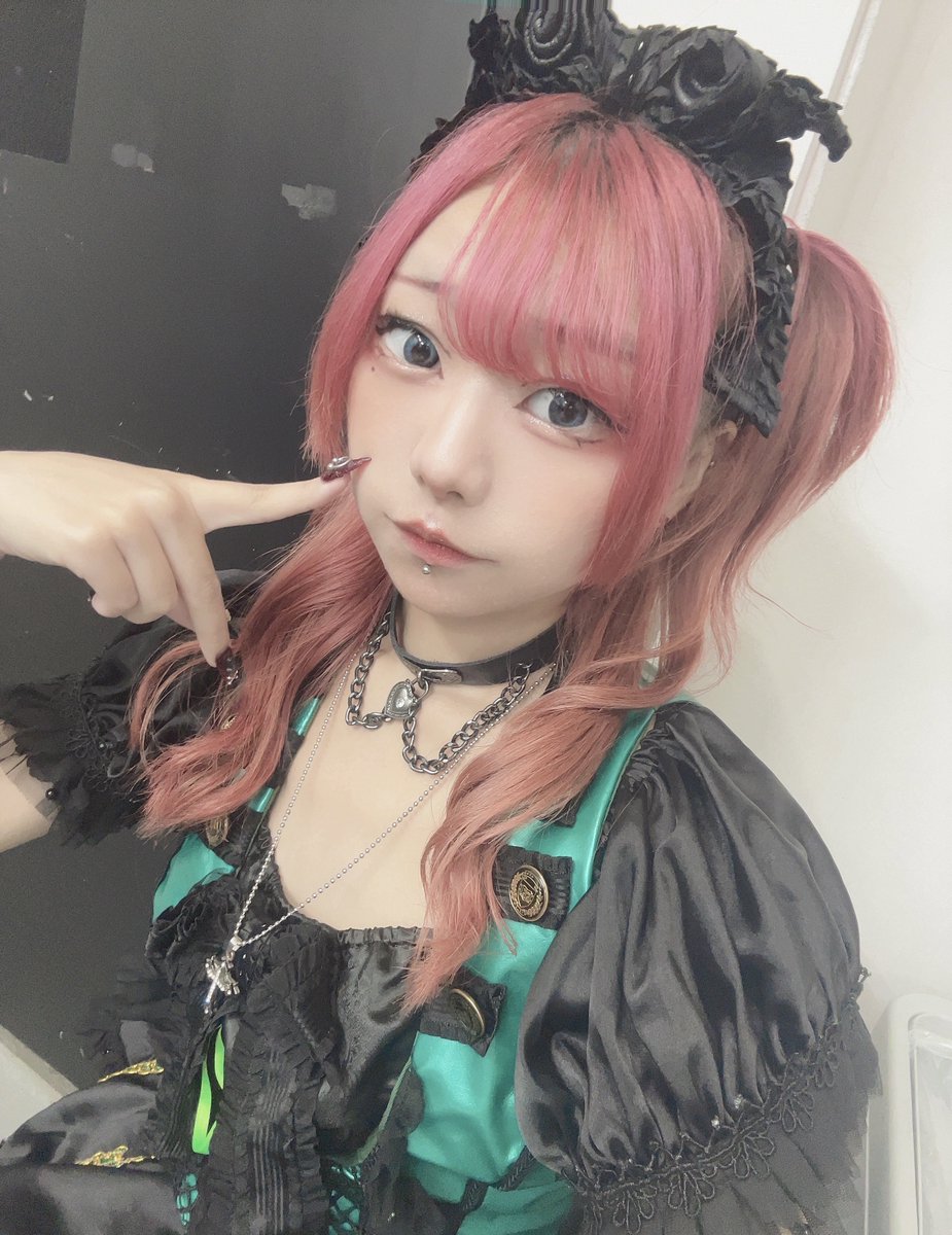 ✝︎ 2025.8.9 ✝︎ 神田F# 🌙
今日も幸せをありがとう🦴🩸
急遽だったのに会えてうれしかったよ(；；)❤︎
次はちょうどリリホリ入って1ヶ月目になる11日、わたくしのwelcomeパーティーにそのあとライブ❕めいっぱいたのしもうね✊🏻❤️‍🔥❤️‍🔥