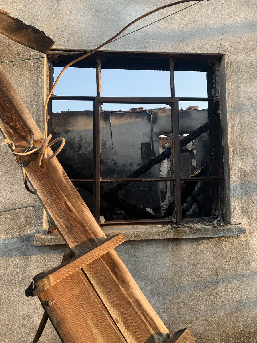 Toprak çatladı, cam çatladı, ruhlar çatladı… Bayramiç’te geceyi alevler, sabahı ise sessizlik sardı. #canakkaleyanıyor #bayramiç