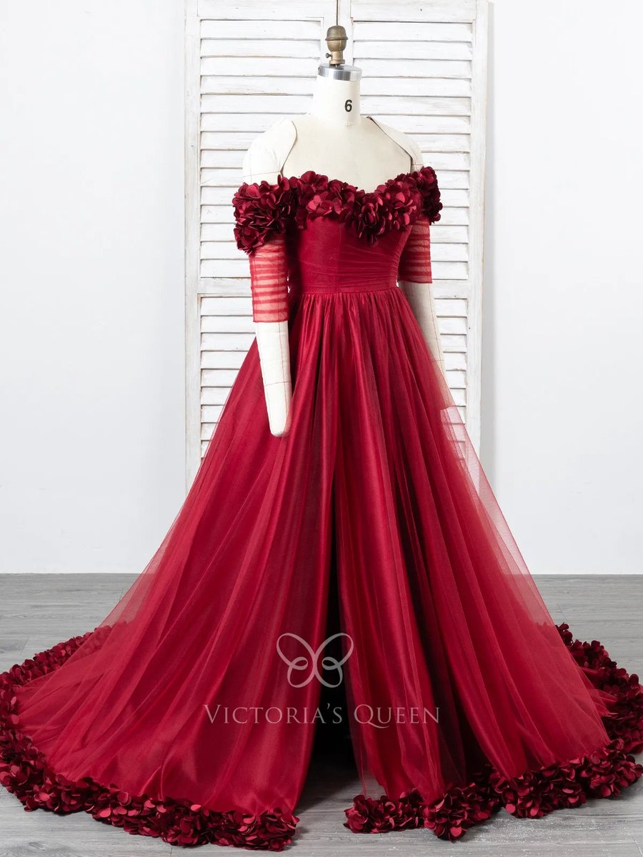 VQ_dresses's tweet photo. Fairytale rose petals embellished off-the-shoulder sangria tulle long romantic prom, evening, or engagement formal dress. Stunning wine rose petals off-the-shoulder neckline and hemline. Half sleeves..
#3dpetal #offshoulder #wine #tulle #promdress #petaldress #VQ #realworkmanship https://t.co/lrBdJTy3j8
