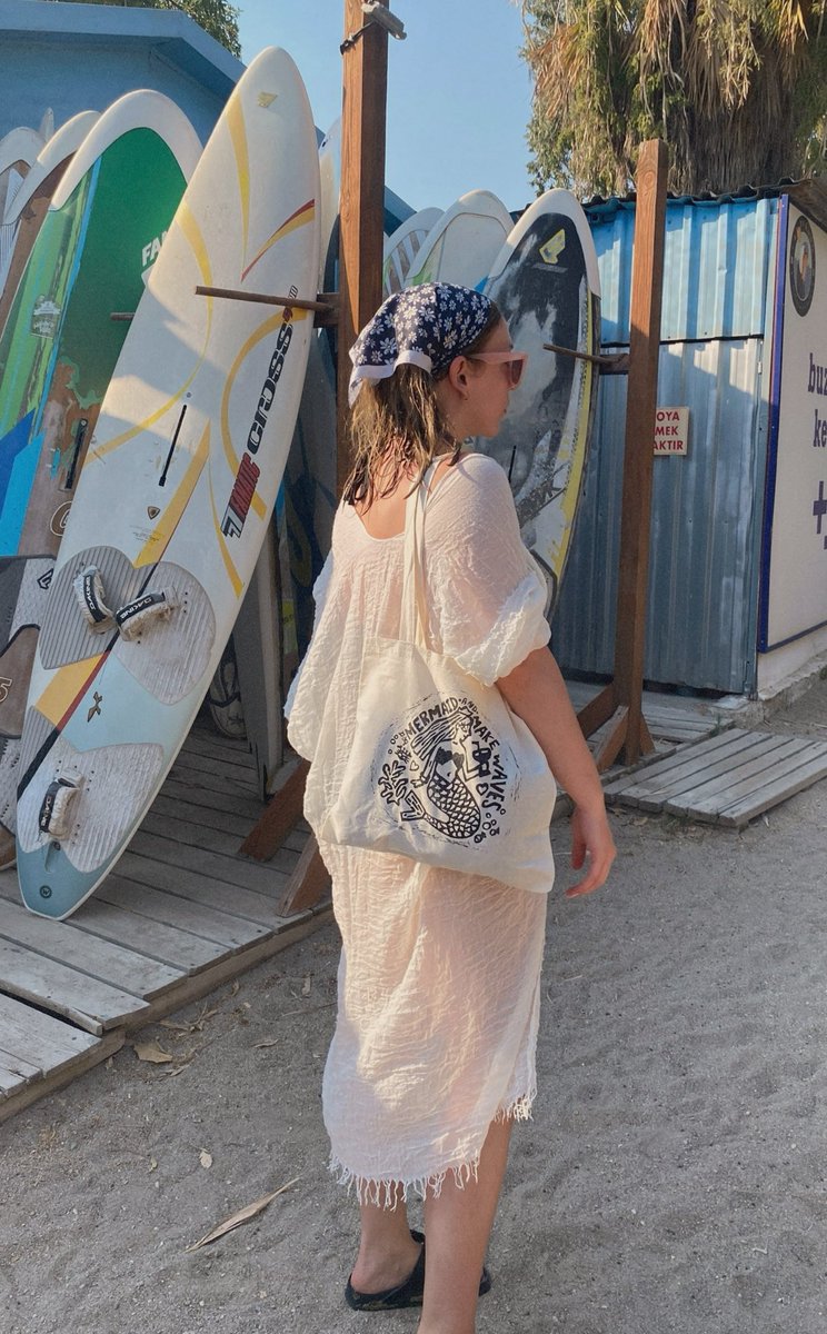 Gm! Im taking my handmade linocut bag on vacation🧜🏻‍♀️