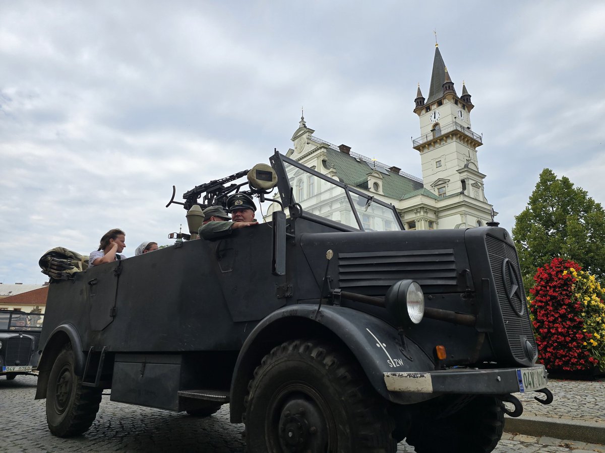 #praveted Historická vojenská technika na Masarykově náměstí v <a href="/MestoUnicov/">Uničov</a>