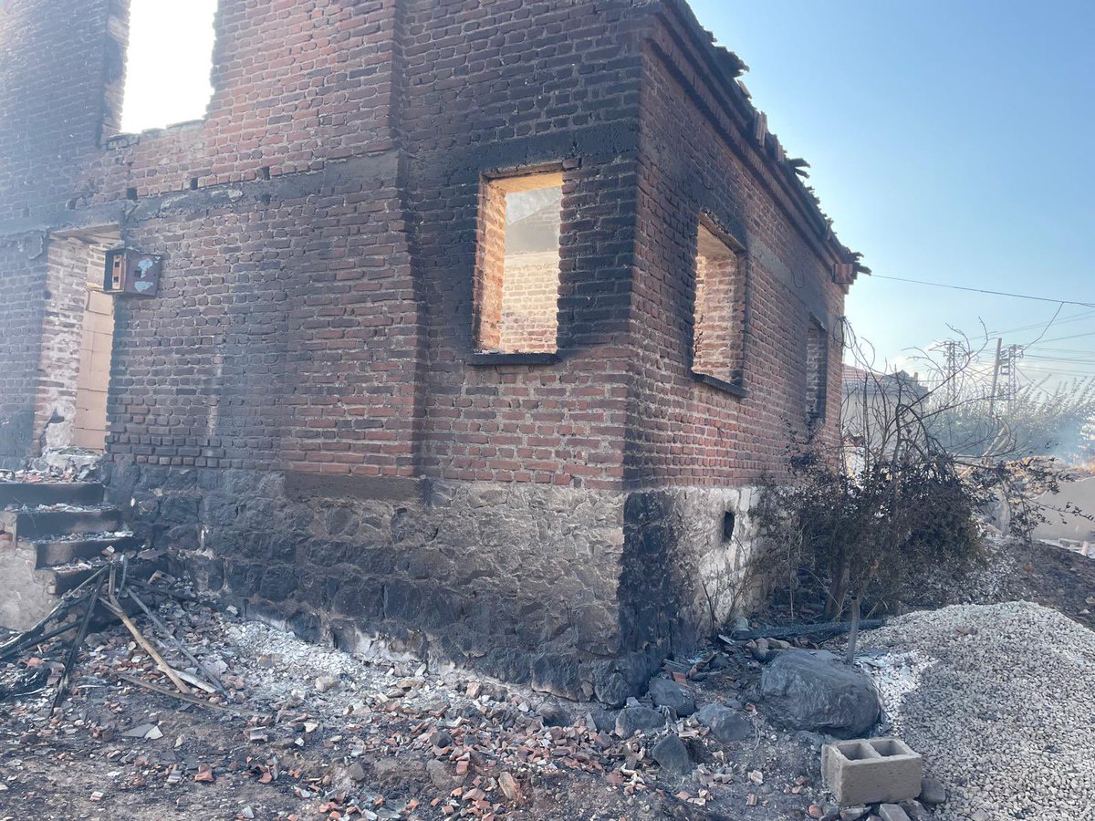 Çanakkale Bayramiç’te yaşanan orman yangını sonrası ekiplerimiz hasar tespit çalışmalarına hızla başladı. 

Çalışmaların tamamlandığı Saçaklı Köyü’nde 26’sı konut olmak üzere toplam 43 bağımsız bölüm ağır hasarlı veya yıkık olarak tespit edildi. Diğer köylerde çalışmalarımız