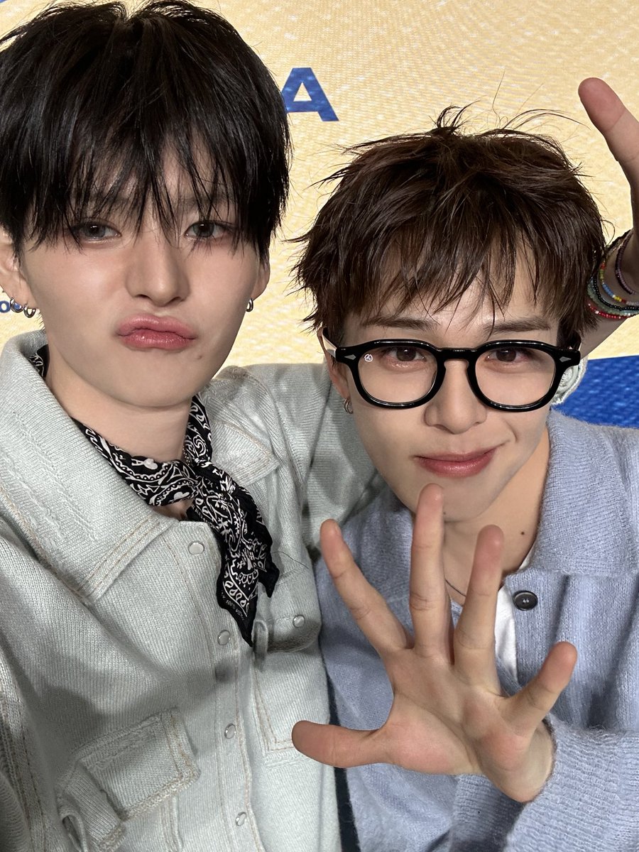 waktu hari jadi isaac sama yua yang ke lima. lima apa? LIMA HARI. soalnya pasangan ini pas pacaran kayak anak baru puber yang dikit dikit apapun dirayain, kalau masih pacaran mungkin hari ciuman pertama mereka juga dirayain.