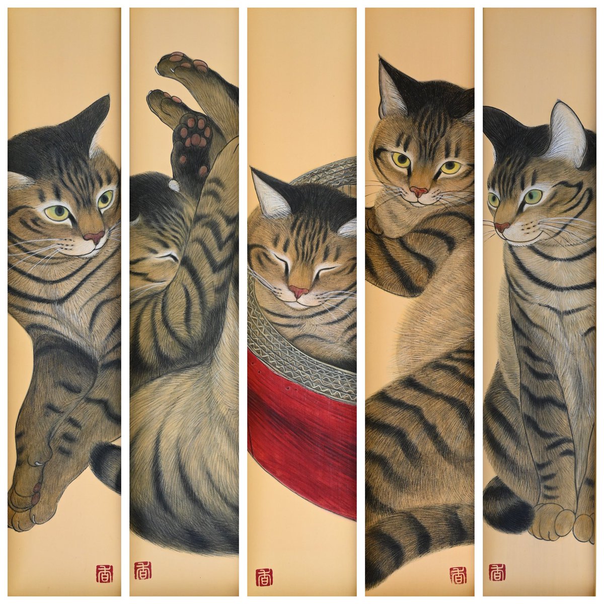 夜な夜な絵から抜け出しては、あたりを猫毛だらけにする…
そんな呪物みたいな猫の絵を描きたいです