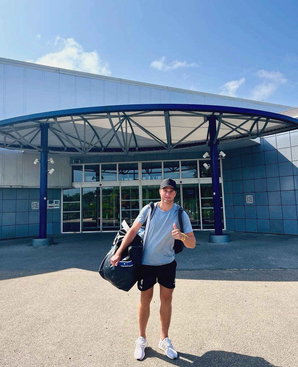 anglet_hormadi's tweet image. 𝐒𝐚𝐦 𝐞𝐬𝐭 𝐞𝐧 𝐯𝐢𝐥𝐥𝐞 !🇺🇸

Il vient tout juste de descendre de l’avion, après un long périple depuis les Etats-Unis, notre défenseur américain, 𝐒𝐚𝐦 𝐃𝐮𝐞𝐫𝐫, vient de faire ses premiers pas au Pays Basque !

Welcome home 𝐒𝐚𝐦 !💚❤️

#GoHormadi | #JoTaKeIrabaziArte